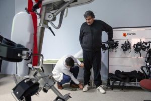 Felçli hastalar "robotik yürüme cihazı" ile sağlığına kavuşacak