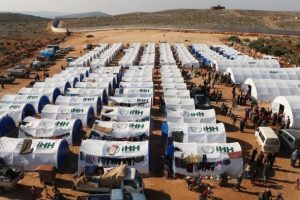 200 aile İdlib kırsalına kurulan &ccedil;adır kampına yerleştirildi