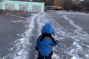 Kazakistan'da siyah kar yağdı!