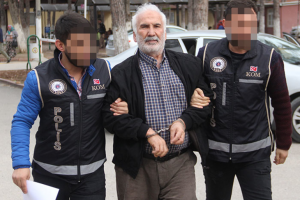 Evdeki yazı Twitter'da adrese &ccedil;ıktı! Akılalmaz y&ouml;ntem...