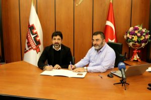 Gaziantepspor, Oktay Derelioğlu sözleşme imzaladı