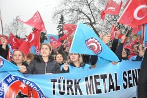 G&ouml;lc&uuml;k'te T&uuml;rk Metal iş&ccedil;ilerinden protesto