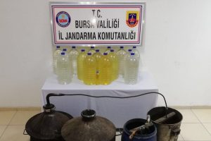 Bursa'da jandarmadan sahte içki üretilen eve baskın