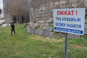 Diyarbakır'da tarih 'dökülüyor'