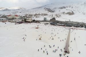 "Anadolu'nun kayak zirveleri" konuklarını bekliyor