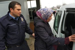 Marketen hırsızlık yapan Iraklı kadın gözaltına alındı
