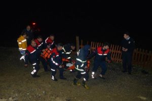 G&ouml;le atlayan gen&ccedil; kızı kurtarmak i&ccedil;in seferber oldular