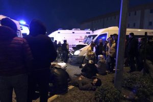 Bursa'da iş&ccedil;i servisi park halindeki kamyona &ccedil;arptı! 12 kişi yaralandı...