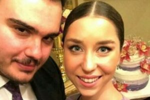 Sinan Ceceli ile B&uuml;şra &Ouml;zdiş nişanlandı