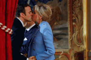 Macron'un yazdığı erotik roman ortaya &ccedil;ıktı!