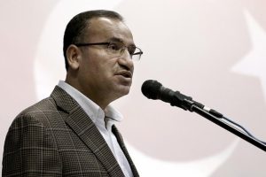 Bozdağ: ABD'nin s&ouml;zde ter&ouml;r ordusu kurdurması ateşle oynamaktır