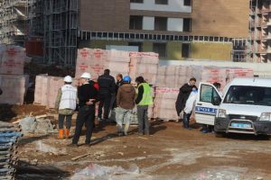 17. kattan d&uuml;şen inşaat iş&ccedil;isi hayatını kaybetti