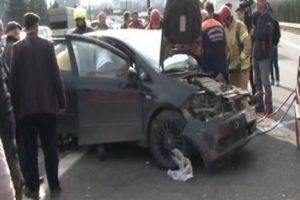 TEM'de feci kaza: 2 &ouml;l&uuml;, 1 yaralı