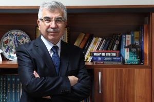 Bursa Uludağ &Uuml;niversitesi İİBF Dekanı Prof. Arı: Kalıcı oluşum bekleyenler hayal kurar