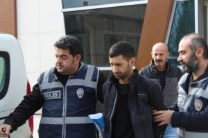 Cinayet zanlıları Yunanistan'a ka&ccedil;arken yakalandı