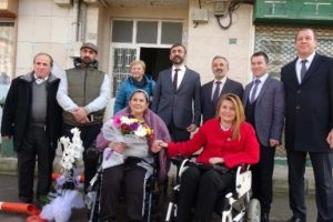 AK Parti Bursa&nbsp;Milletvekili Karaburun'dan otob&uuml;se alınmayan engelli yolcuya ziyaret