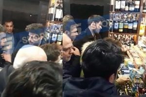 Beşiktaşlı Fabri tekel bayiinde g&ouml;r&uuml;nt&uuml;lendi!