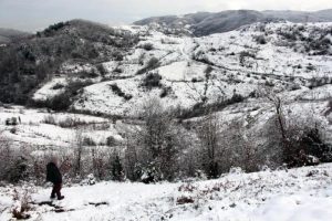Zonguldak'ın y&uuml;kseklerine kar yağdı