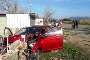Ara&ccedil;ta kalp krizi ge&ccedil;iren kişi duvara &ccedil;arptı:1 &ouml;l&uuml;