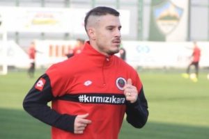 Deniz Yılmaz Gen&ccedil;lerbirliği idmanında