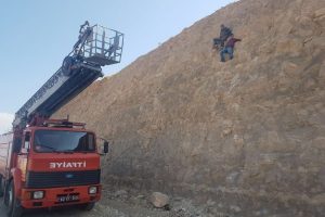 Mahsur kalan &ccedil;ocukları itfaiye kurtardı