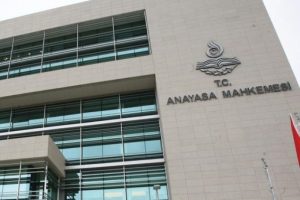 AYM'den CHP'li vekillere ret