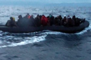 İzmir'de 49 g&ouml;&ccedil;men kurtarıldı