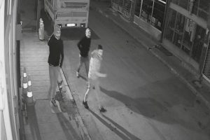 Polis, silahlı gasp&ccedil;ıları maskelerinden yakaladı