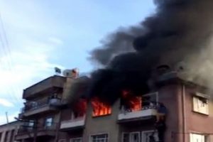 Alev kapanından b&ouml;yle kurtuldular