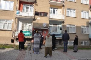 Patlayan piknik t&uuml;p&uuml; 8 daireye hasar verdi