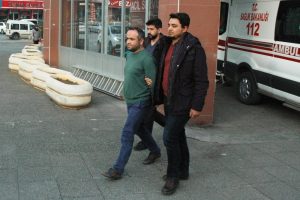 FET&Ouml;'n&uuml;n 'gaybubet evleri'ne operasyon: 5 g&ouml;zaltı