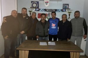 Karacabey Birlikspor'a tecr&uuml;beli forvet