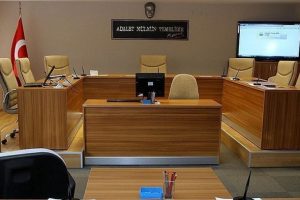 Eski y&uuml;ksek yargı &uuml;yeleri hakim karşısında