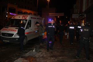 Pidecide oturan m&uuml;şterilere silahlı saldırı: 3 yaralı