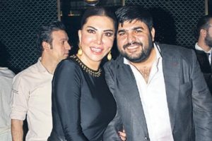 Eşi i&ccedil;in mekan kapattı