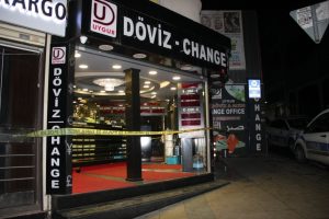 30 saniyede gelen polis ekipleri hırsızlığı &ouml;nledi