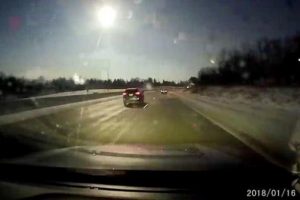 Meteor b&uuml;y&uuml;k bir ses ve ışıkla yaklaştı!