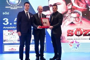 S&ouml;z "Yılın Dizisi" se&ccedil;ildi
