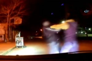 Kavgayı ayırırken &ouml;ld&uuml;r&uuml;ld&uuml; o anlar kamerada