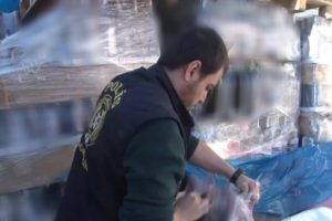 Polisten 1 milyon liralık sahte i&ccedil;ki operasyonu