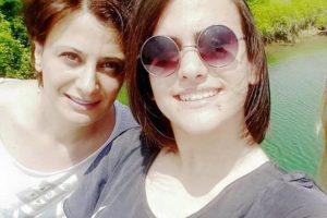 Kaybolan kızının ardından intihar eden anne toprağa verildi
