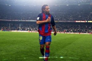 Ronaldinho'yu eski kul&uuml;pleri unutmadı