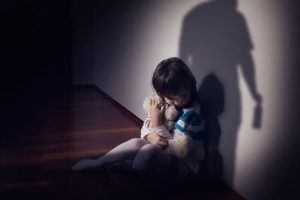 Rusya'da anne ve baba öz kızlarına yıllarca cinsel istismarda bulundu