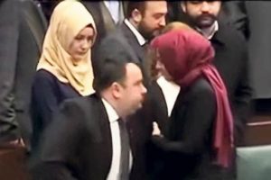 Ak Parti'de 'yer tutma' krizine &ccedil;are aranıyor