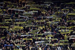 Trib&uuml;nlerde Ali Ko&ccedil; sesleri