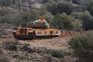 Tanklar vuruyor, terör örgütü üyeleri köylere çekiliyor!
