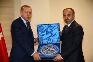Erdoğan, Bursa Valisi K&uuml;&ccedil;&uuml;k ve Belediye Başkanı Aktaş ile g&ouml;r&uuml;şt&uuml;