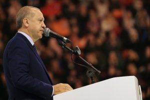Erdoğan, Bursa'da minik Ece'nin şiir okumasıyla karşılandı