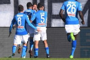 Lider Napoli doludizgin!