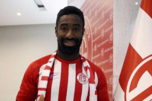 Antalyasporlu Djourou transferin g&ouml;zdesi